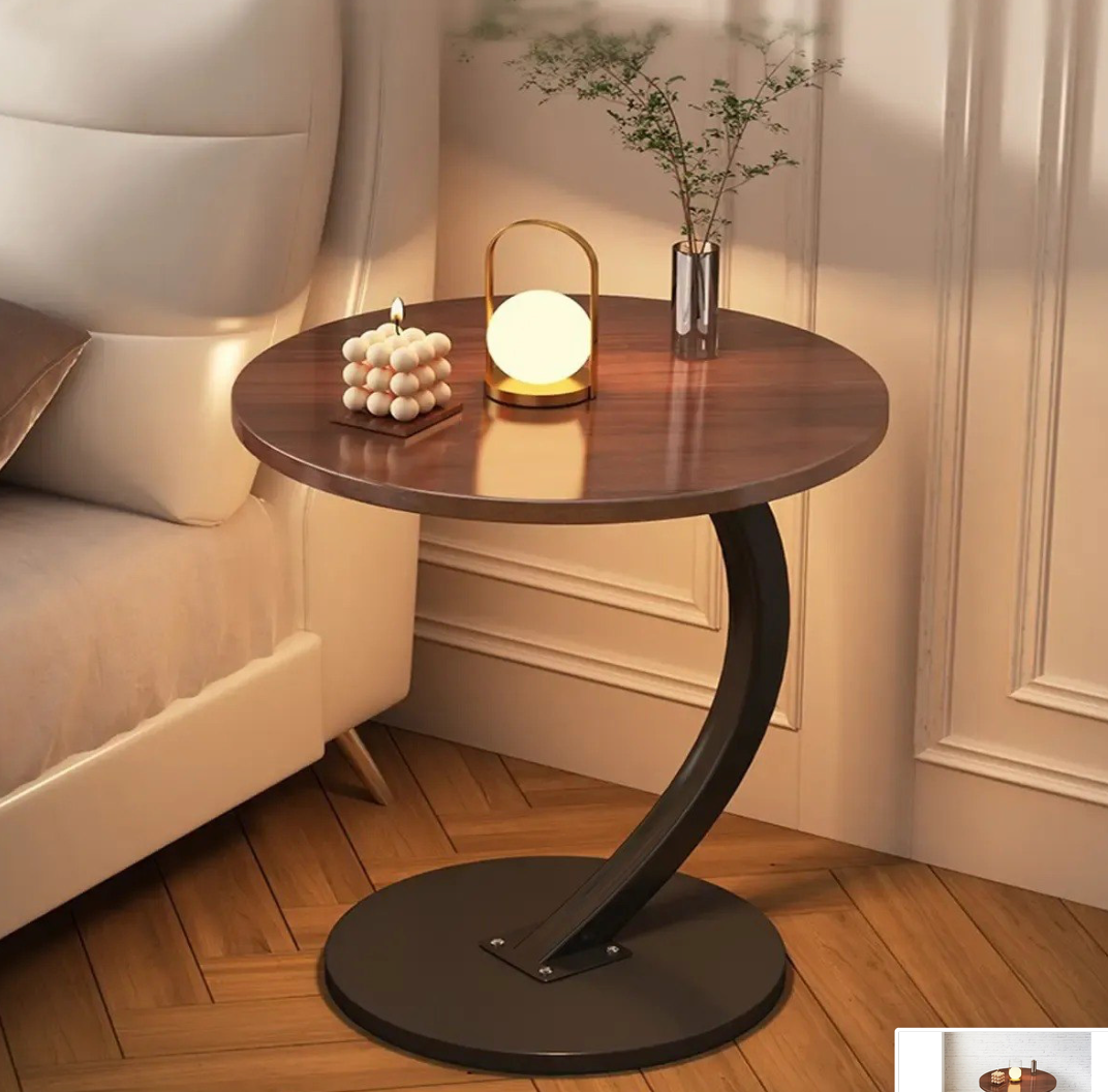 Mesa Auxiliar Redonda C-Shape Estilo Nórdico con Base Metálica Curva