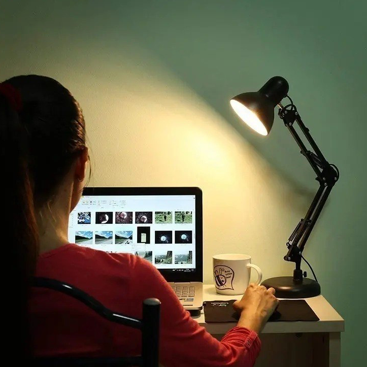 Lámpara de Escritorio Articulada Estilo Arquitecto con Brazo Flexible y Base de Mesa