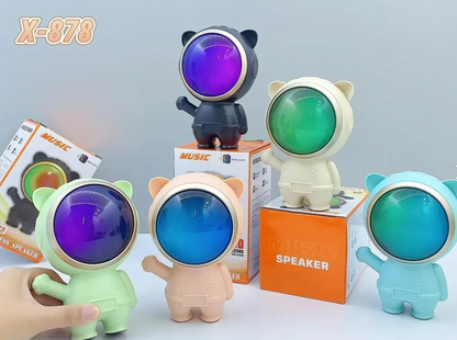 Bocina Inalámbrica Bluetooth Modelo X-878 (Diseño de Oso / Astronauta)