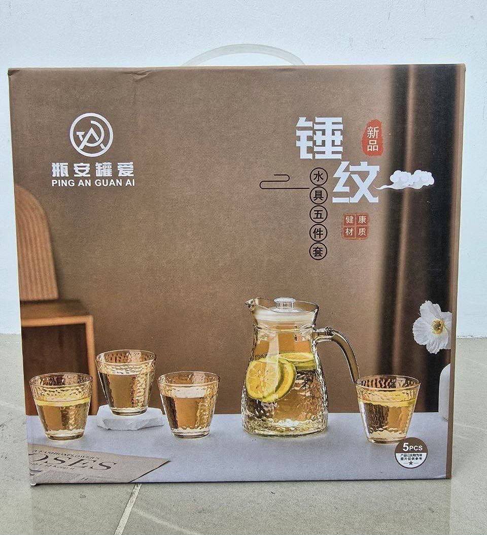 Jarra de vidrio + 4 vasos