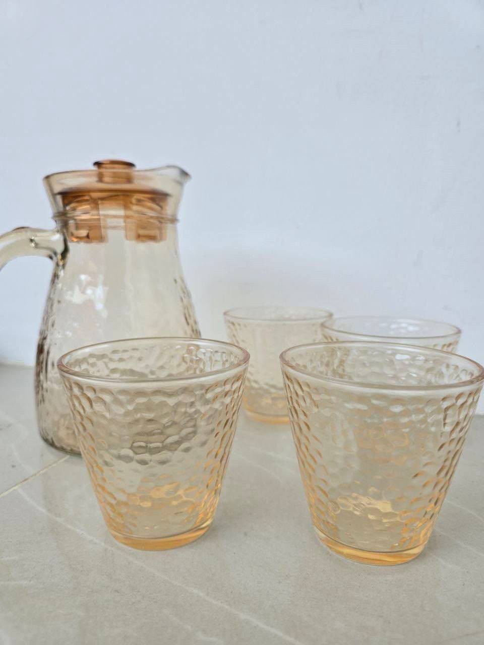 Jarra de vidrio + 4 vasos