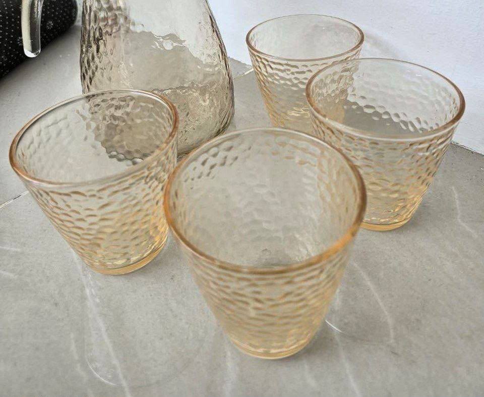 Jarra de vidrio + 4 vasos