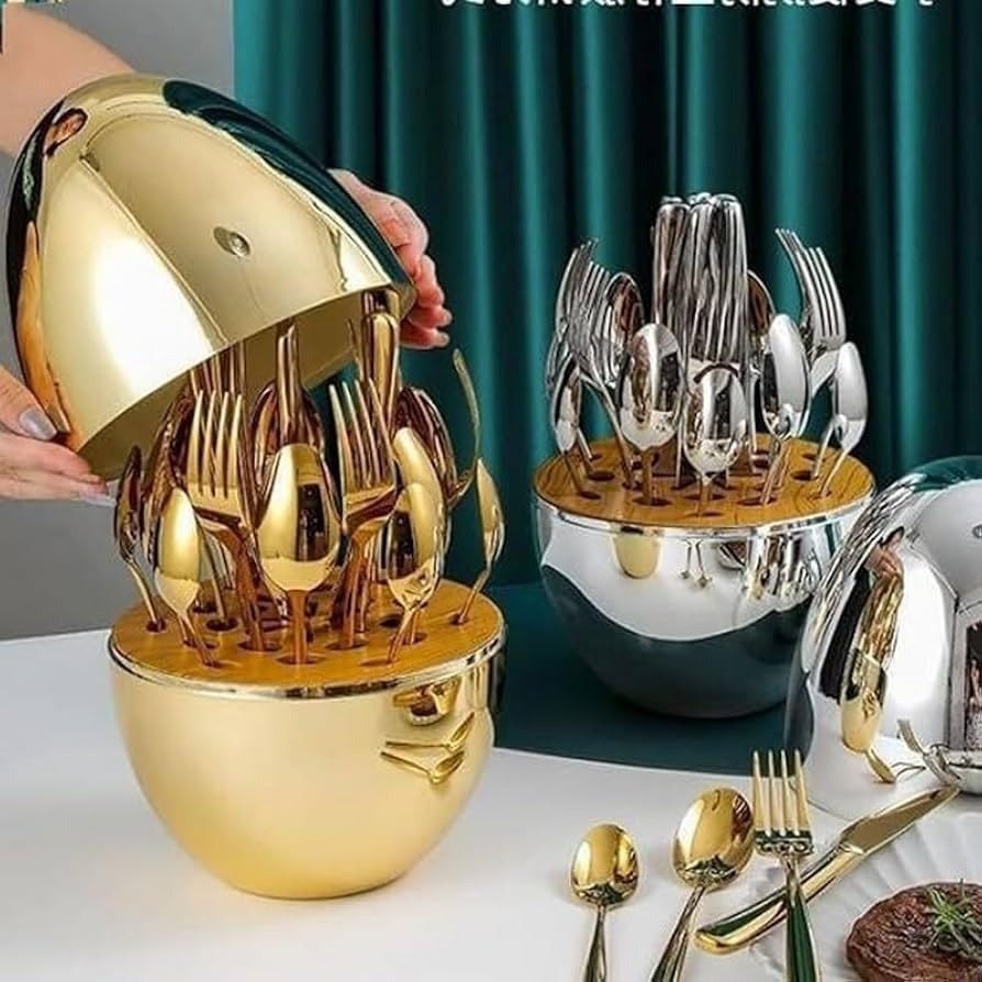 Juego de cubiertos dorado en forma de huevo